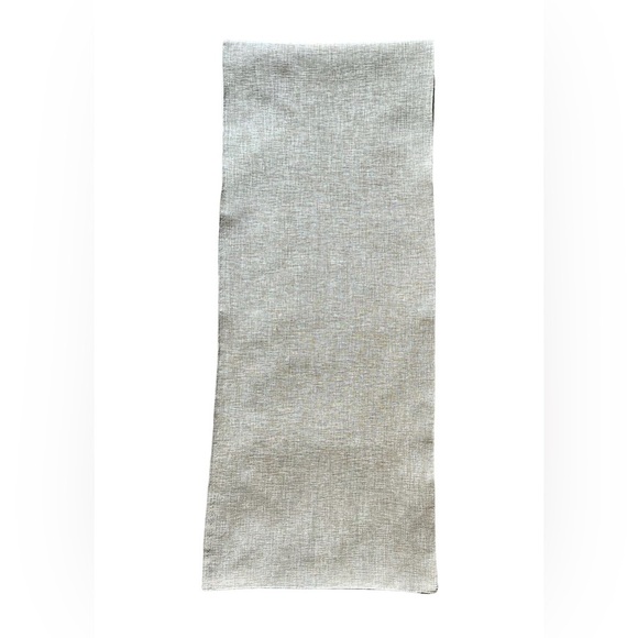 (Listing 2 of 2) Pier 1 Table Runner - Picture 2 of 4